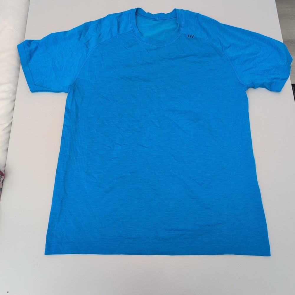 lululemon athletica Metal Vent Vibrant Blue Short Sleeve Tee Medium Men
